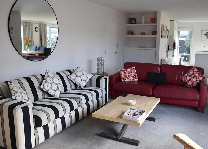 Bed & Breakfast In The Heart Of Fendalton