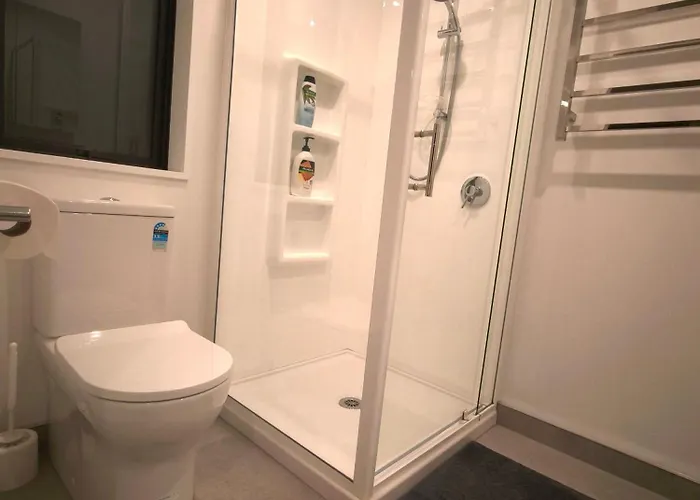 Cosy Sunny Bedroom Close To Airport