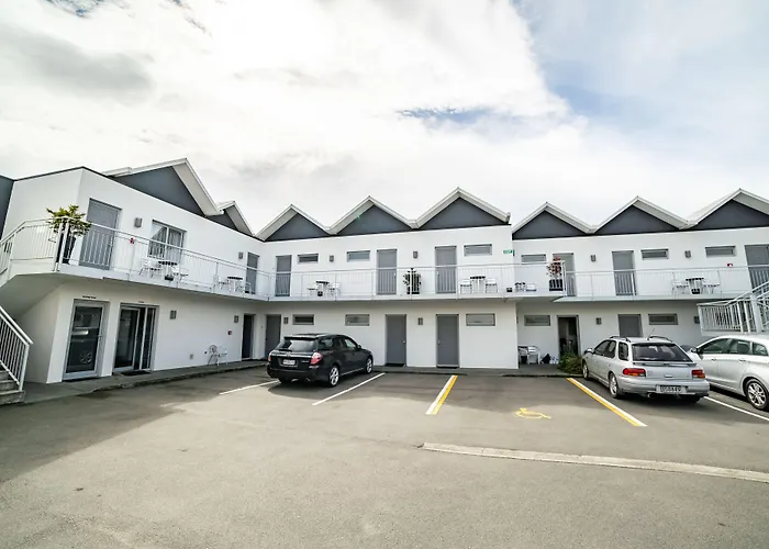Hotel near College: Airport Delta Motel